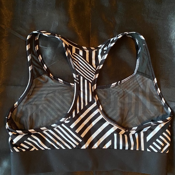 VS Sports Bra - Picture 2 of 2